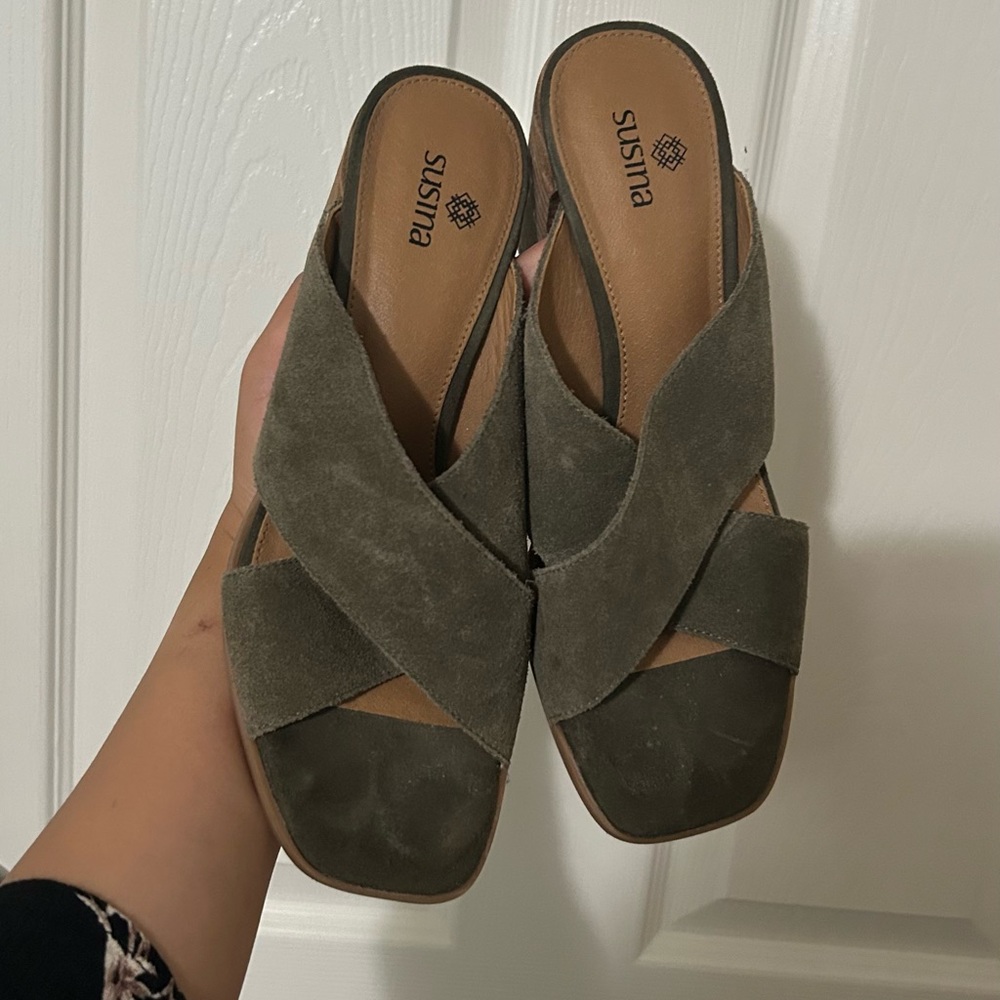 Susina block heel mules